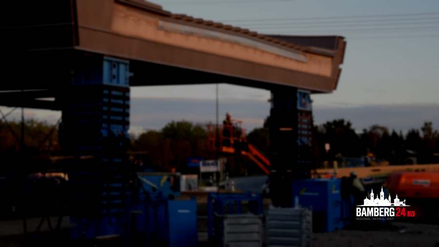 1.600-TONNEN-KOLOSS ÜBER DER A70: NEUE BRÜCKE BEI HALLSTADT EINGESETZT